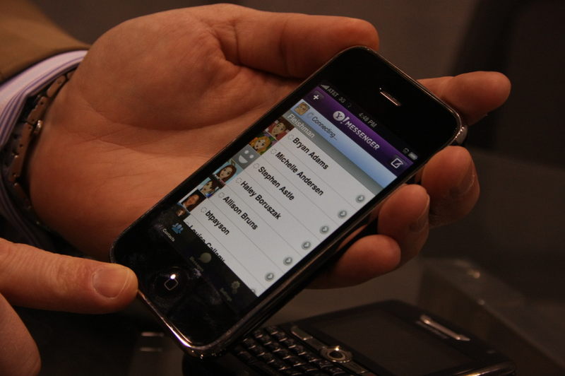 Illustration for article titled New WinMo and iPhone Apps Give You Palm Pre-Like Social Media Synergy